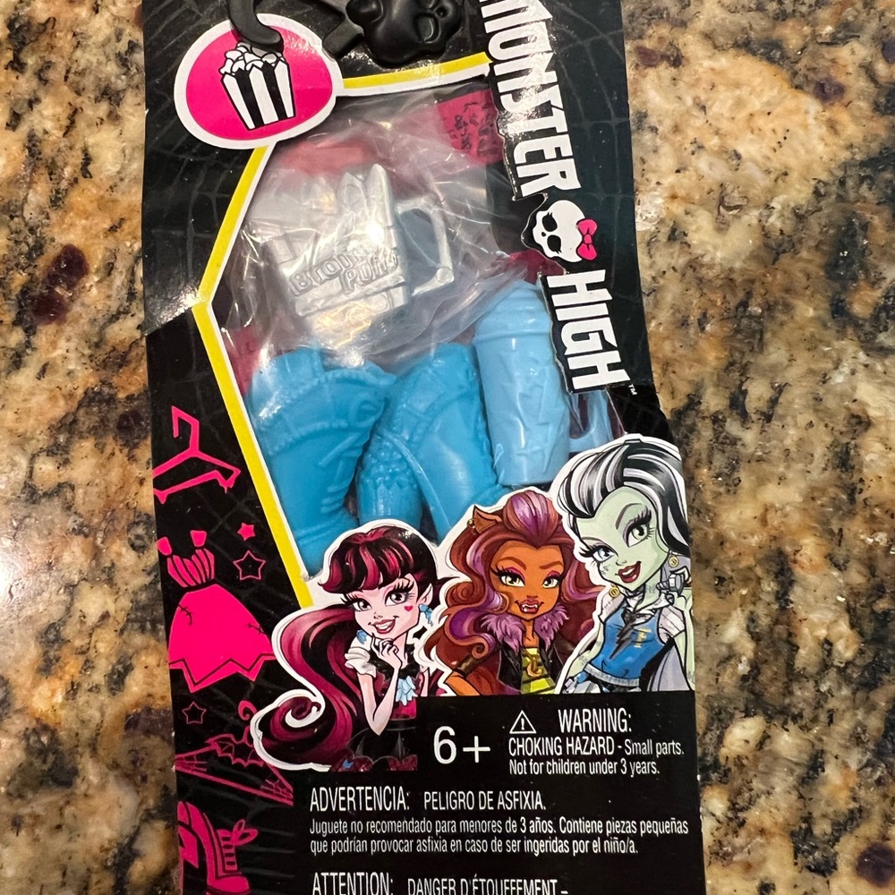 2 monster high fashion packs